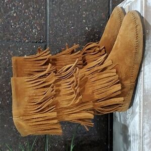 MINNETONKA MOCCASINS BROWN SUEDE 3 LAYER FRINGE SIZE 8 CLASSIC WESTERN
